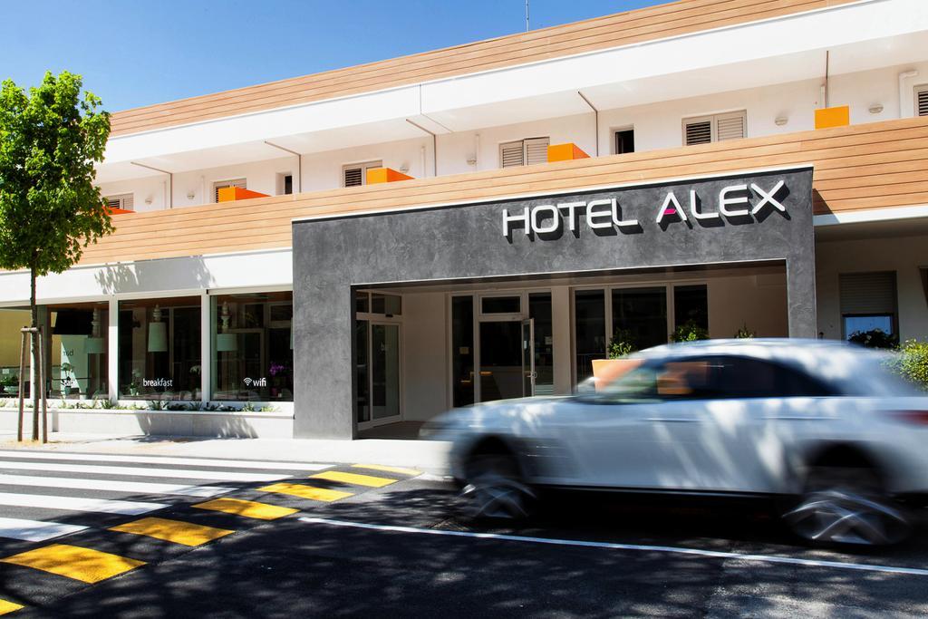 Hotel Alex Ліньяно-Сабб'ядоро Екстер'єр фото