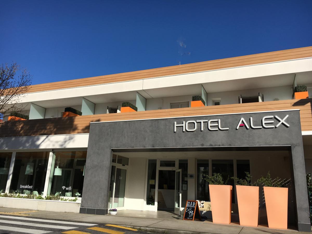 Hotel Alex Ліньяно-Сабб'ядоро Екстер'єр фото